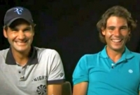 Roger Federer a Rafael Nadal se při natáčení dobře bavili...