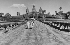 V březnu 1949 pořídil fotožurnalista Eliot Elisofon stovky černobílých snímků komplexu Angkor Wat.