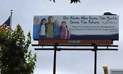 Billboard ve městě Auburn v Alabamě.