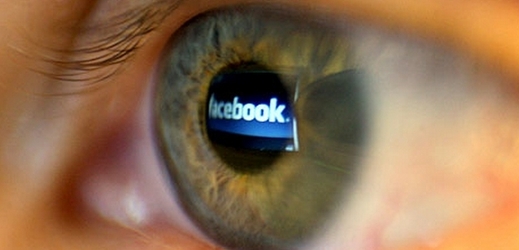 Facebook omezuje videa a fotografie zobrazující násilí (ilustrační foto).