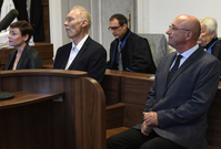 Obžalovaní Eva Benešová, Jan Horák a Petr Chmelík u soudu.