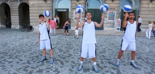 Parta maďarských basketbalových akrobatů Faceteam. 
