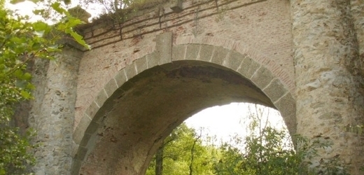 Loupežnický most.
