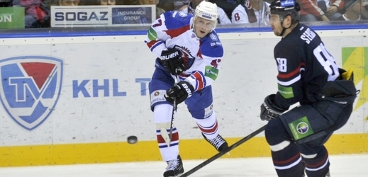 Hokejisté Lva Praha i Slovanu Bratislava postoupili do play off KHL. Na snímku jejich vzájemný zápas.