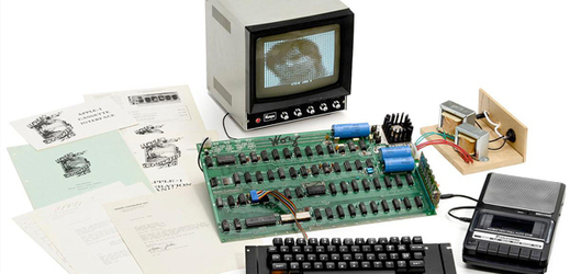 Počítač Apple 1 se prodal v aukci za rekordních 13 milionů korun.