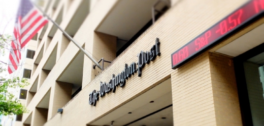 Čínská média naletěla na vtip, podle kterého Jeff Bezos koupil The Washington Post omylem.