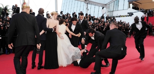 Momentka z incidentu v Cannes.