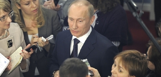 Ruský prezident Vladimir Putin s novináři.
