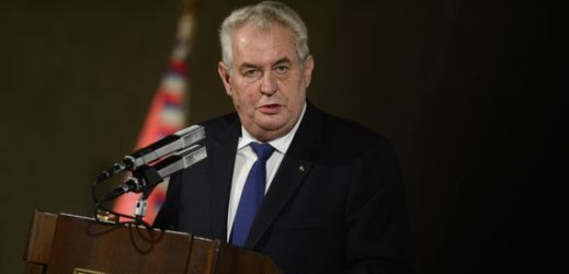 Na konferenci Hospodářské komory bylo z projevu prezidenta Miloše Zemana vystřiženo jmého Zdeňka Bakaly.