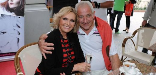 Helena Vondráčková s manželem Martinem Michalem.