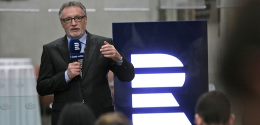 Ředitel Českého rozhlasu Peter Duhan představuje nové logo (ilustrační foto).