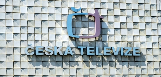 Logo na budově České televize.