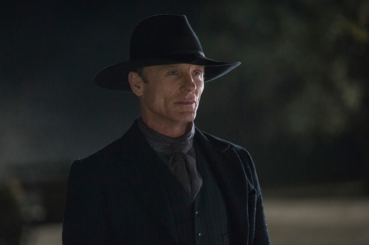 Ed Harris jako Man in Black v seriálu Westworld.