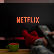 Služba Netflix má pět milionů uživatelů měsíčně, jak to ovlivnilo uvedení reklam půl roku zpátky? 